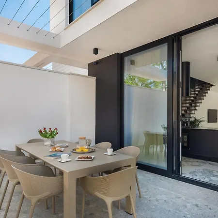 Luxury Ole With Pool Villa