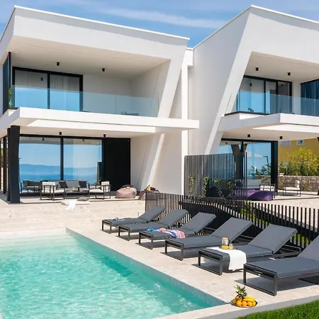 Luxury Ole With Pool Kostrena