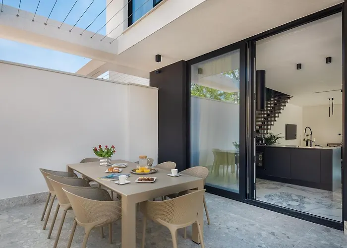 Luxury Ole With Pool Villa