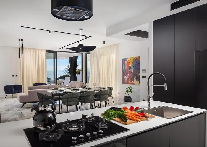 Villa Luxury Ole With Pool