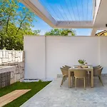 Luxury Ole With Pool Вилла Кострена