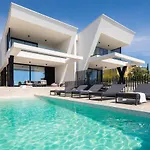 Вилла Luxury Ole With Pool Кострена