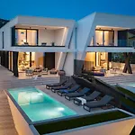 Luxury Ole With Pool Вилла Кострена