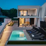 Luxury Ole With Pool * Кострена