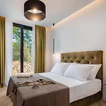 Luxury Ole With Pool Кострена