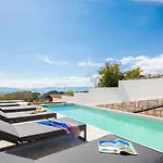 Вилла Luxury Ole With Pool