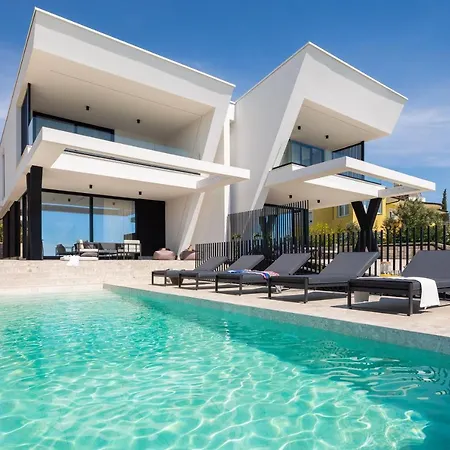 Vilă Luxury Ole With Pool Kostrena