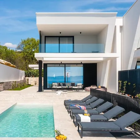 Luxury Ole With Pool Vilă