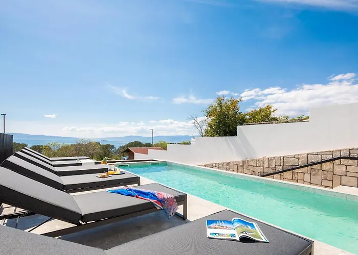 Villa Luxury Ole With Pool